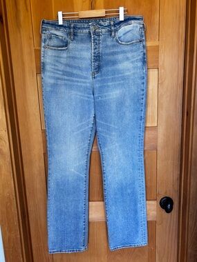 Old Navy Higrise Bootcut Kicker Jeans